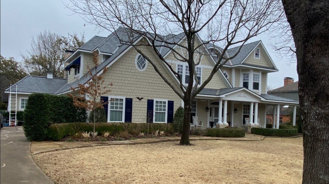 North Dallas home with DaVinci Multi-Width Slate roof in Slate Gray