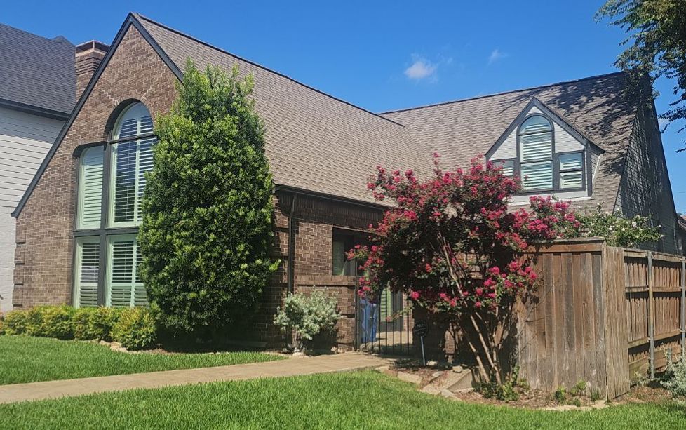 M Streets home in Dallas before roof-to-wall flashing repair
